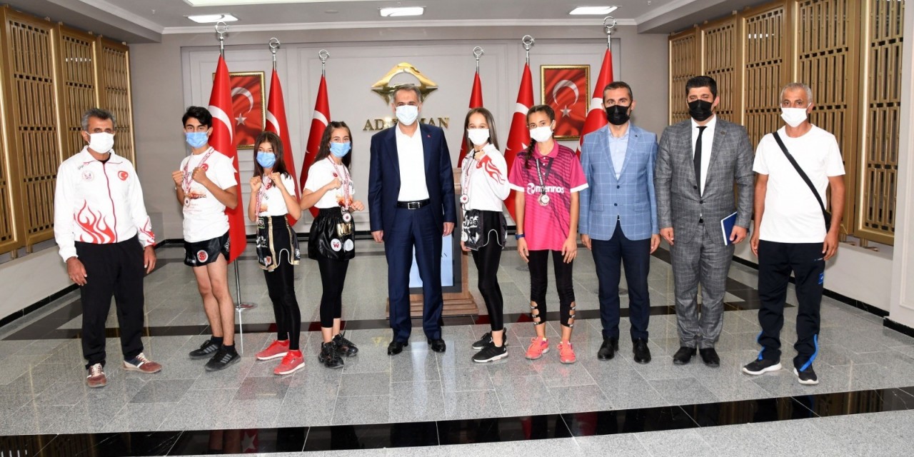 Türkiye Muay Thai Şampiyonlarından Vali Mahmut Çuhadar’a Ziyaret