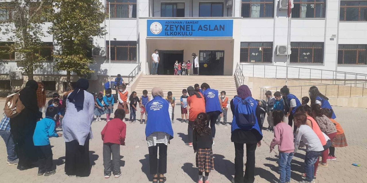 Gönüllü Gençler Hem Eğlendi Hem De Eğlendirdi