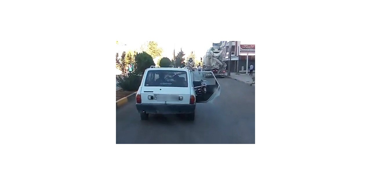 Kapısı Açık İlerleyen Otomobile 144 Tl Ceza Kesildi