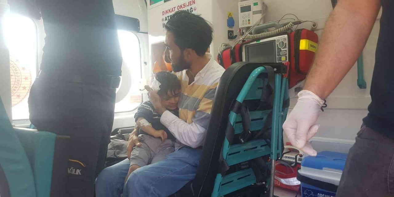 Elektrikli Bisiklete 4 Kişi Binince Kaza Kaçınılmaz Oldu