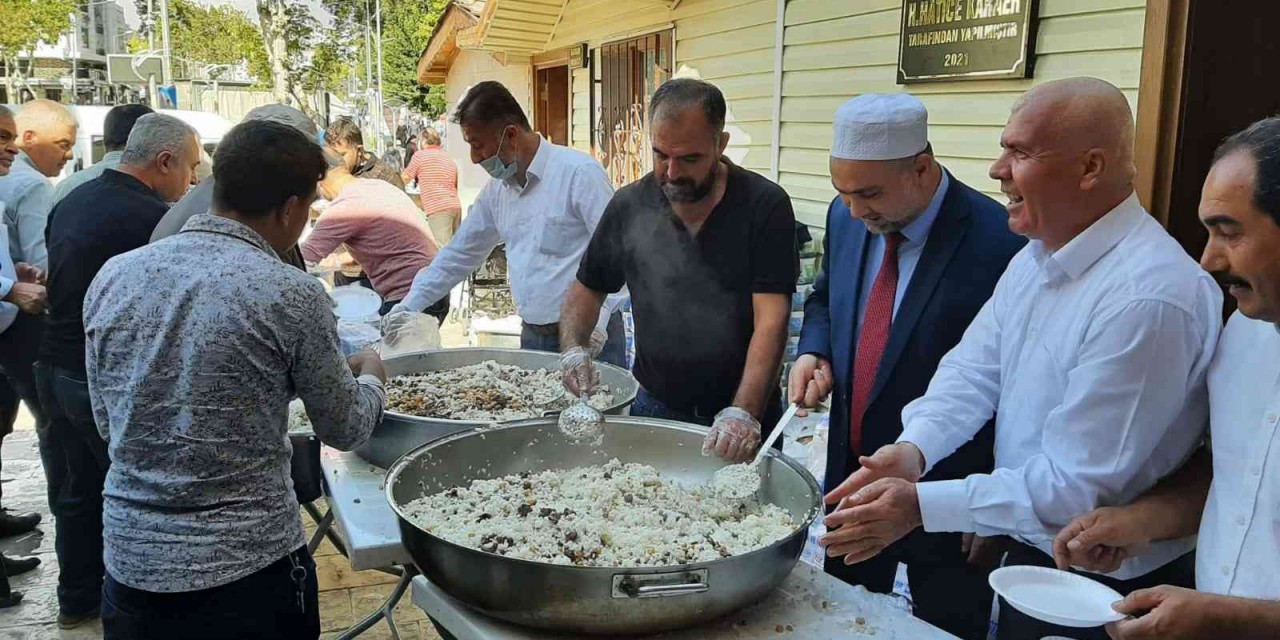 Namaz Sonrası Pilav Ve Ayran İkramında Bulunuldu
