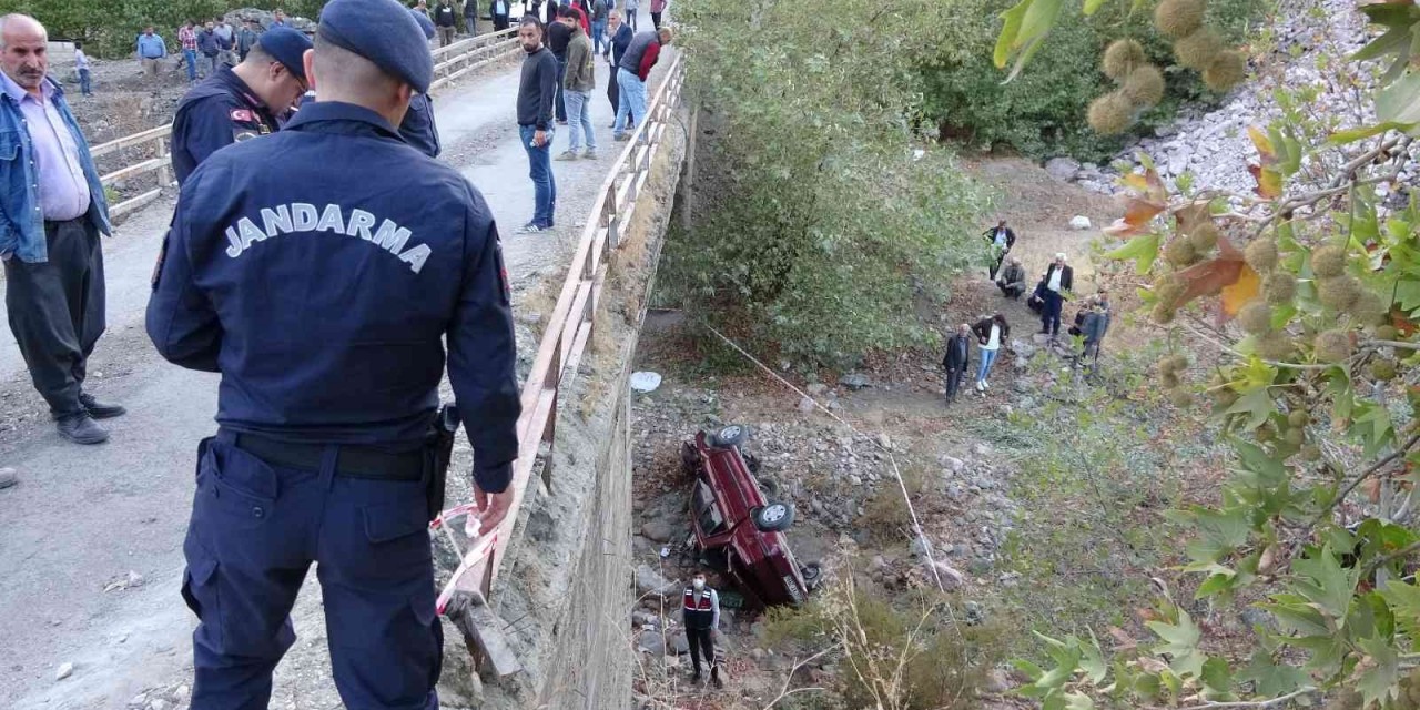 Otomobil Köprüden Aşağıya Uçtu: 1 Ölü