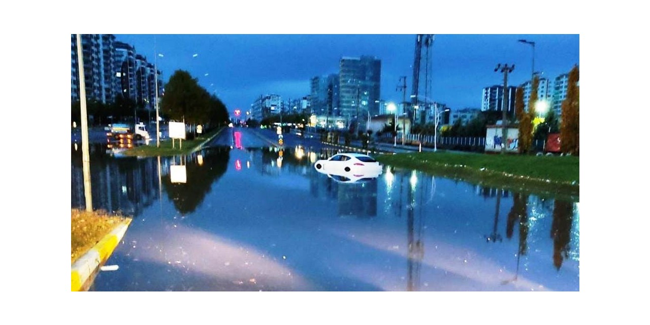 Diyarbakır’da Yollar Göle Döndü, Araçlar Mahsur Kaldı