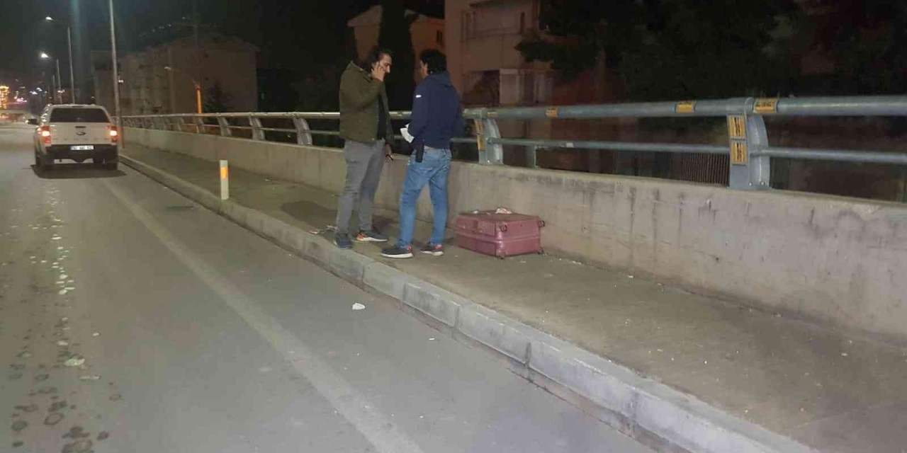 Muavinin Unuttuğu Valiz Paniğe Neden Oldu