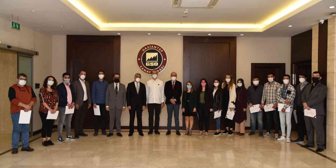 İhracat Akademisi’nden Mezun Olanlara Sertifikaları Verildi
