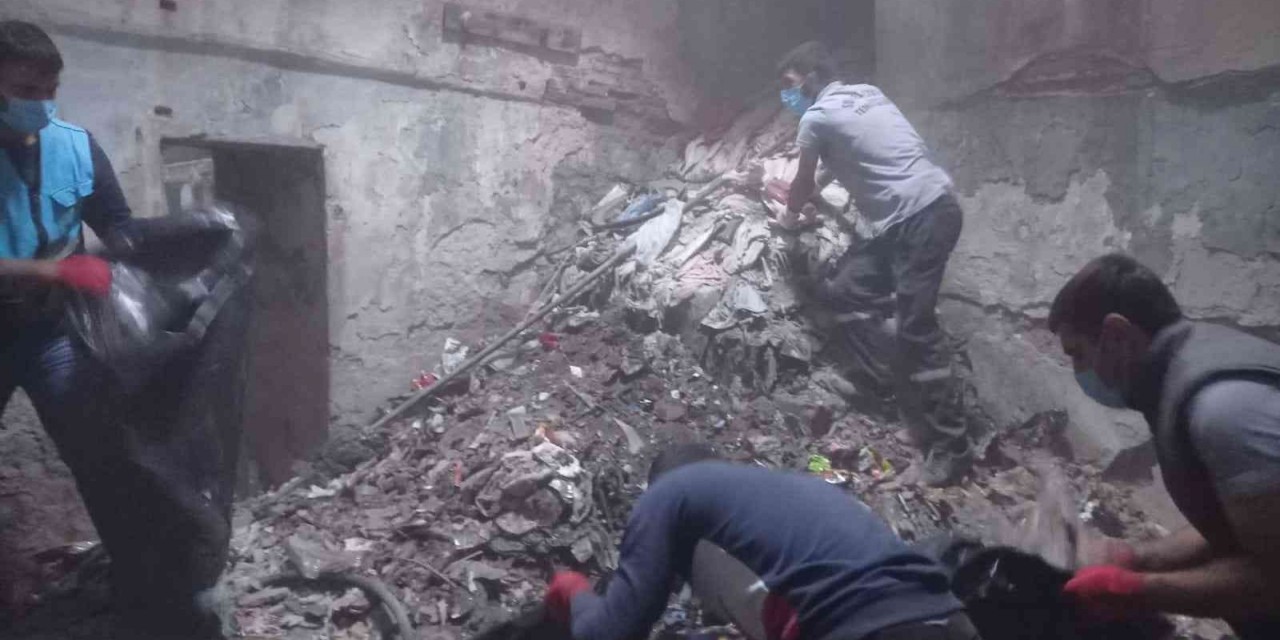 500 Yıllık Tarihi Hamamda 15 Ton Çöp Çıkarıldı