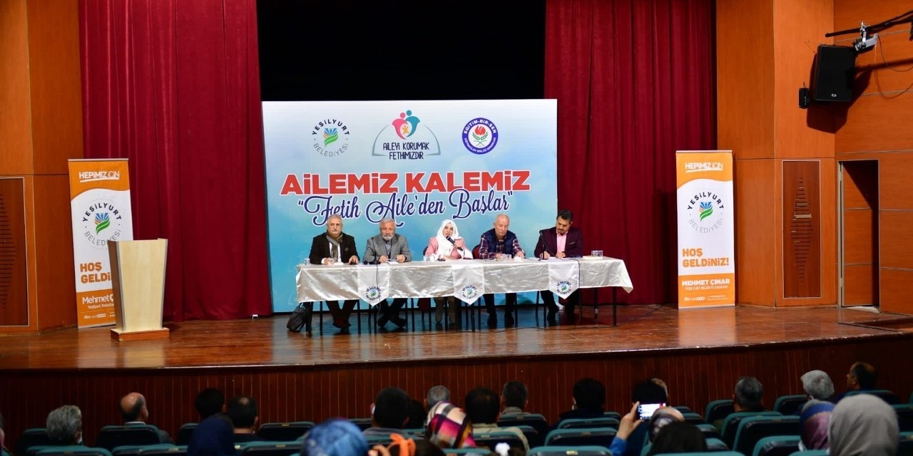 Akademisyen Ve Yazarlar "ailemiz Kalemiz" Panelinde Buluştu