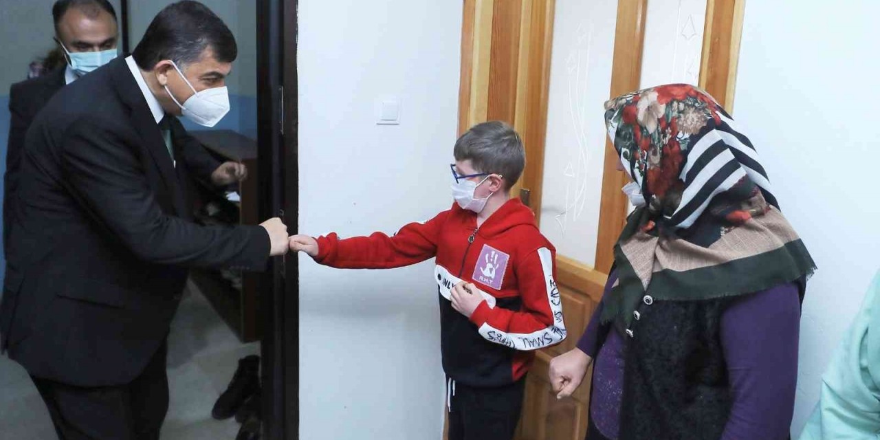 Lösemi Hastası Küçük Ramazan’ın Tablet İsteğine Başkan Fadıloğlu Cevap Verdi