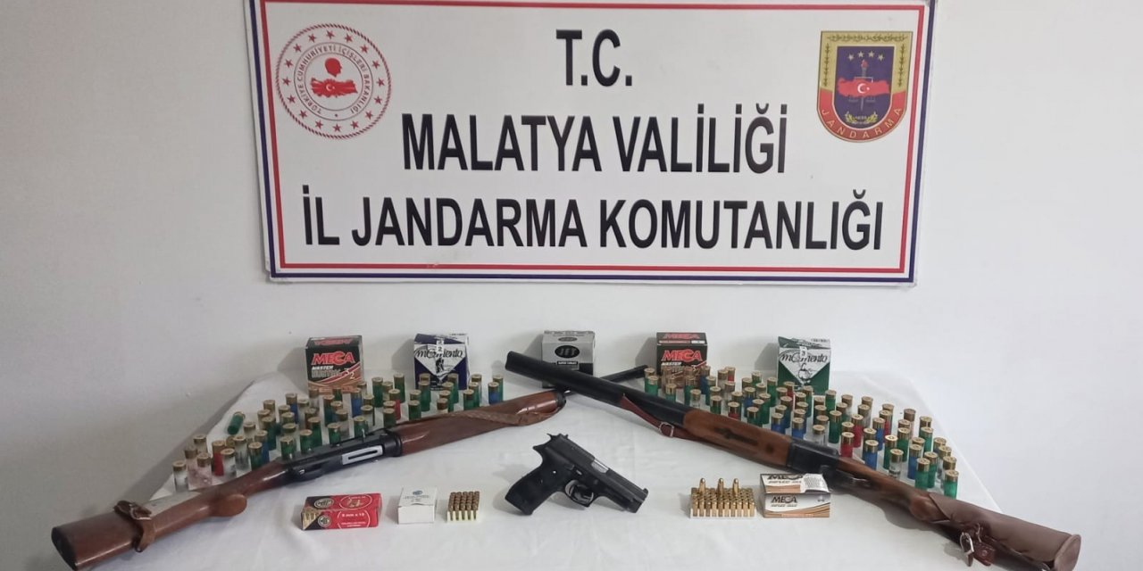 Evde Silahlar Ele Geçirildi