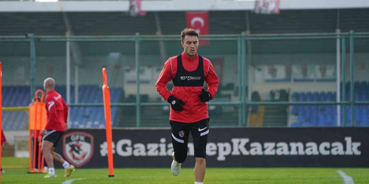 Erol Bulut: "hakem, Trabzonspor’a Vermediği Kırmızı Kartla 4. Dakikada Maçı Bitirdi"