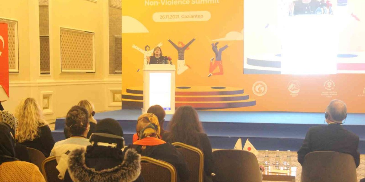 Türk Ve Mülteci Kadınlar ’şiddetsiz Zirve’de Buluştu