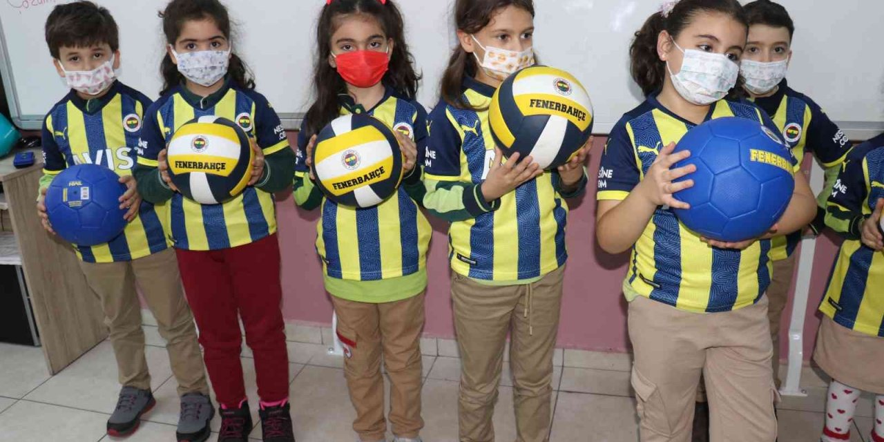 Fenerbahçe’ye Mektup Yollayan Öğrencilere Başkan Ali Koç’tan Jest