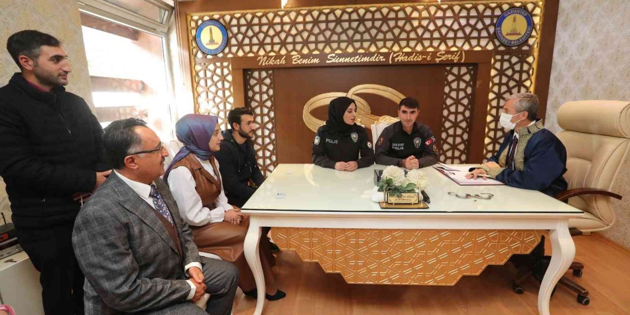 Polis Çifte Kelepçeli Nikah