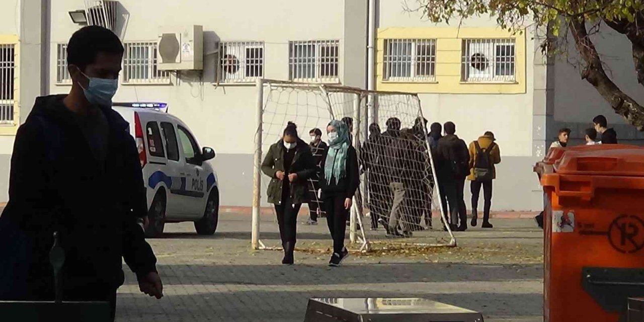 Ders Arasında Okulun Penceresinden Atlayan Kız Öğrenci Yaralandı