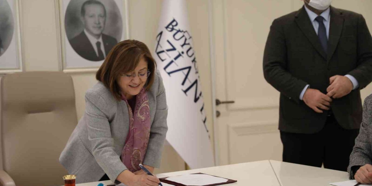 27 Megavatlık Güneş Enerjisi Santrali İçin Resmi İmzalar Atıldı