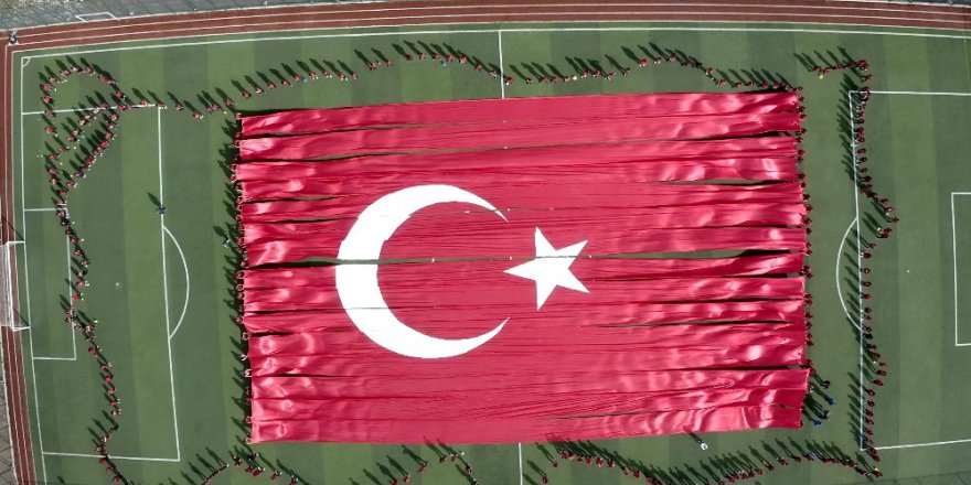 Adıyaman’da Dev Türk Bayrağı Ve Türkiye Haritasıyla Askere Selam