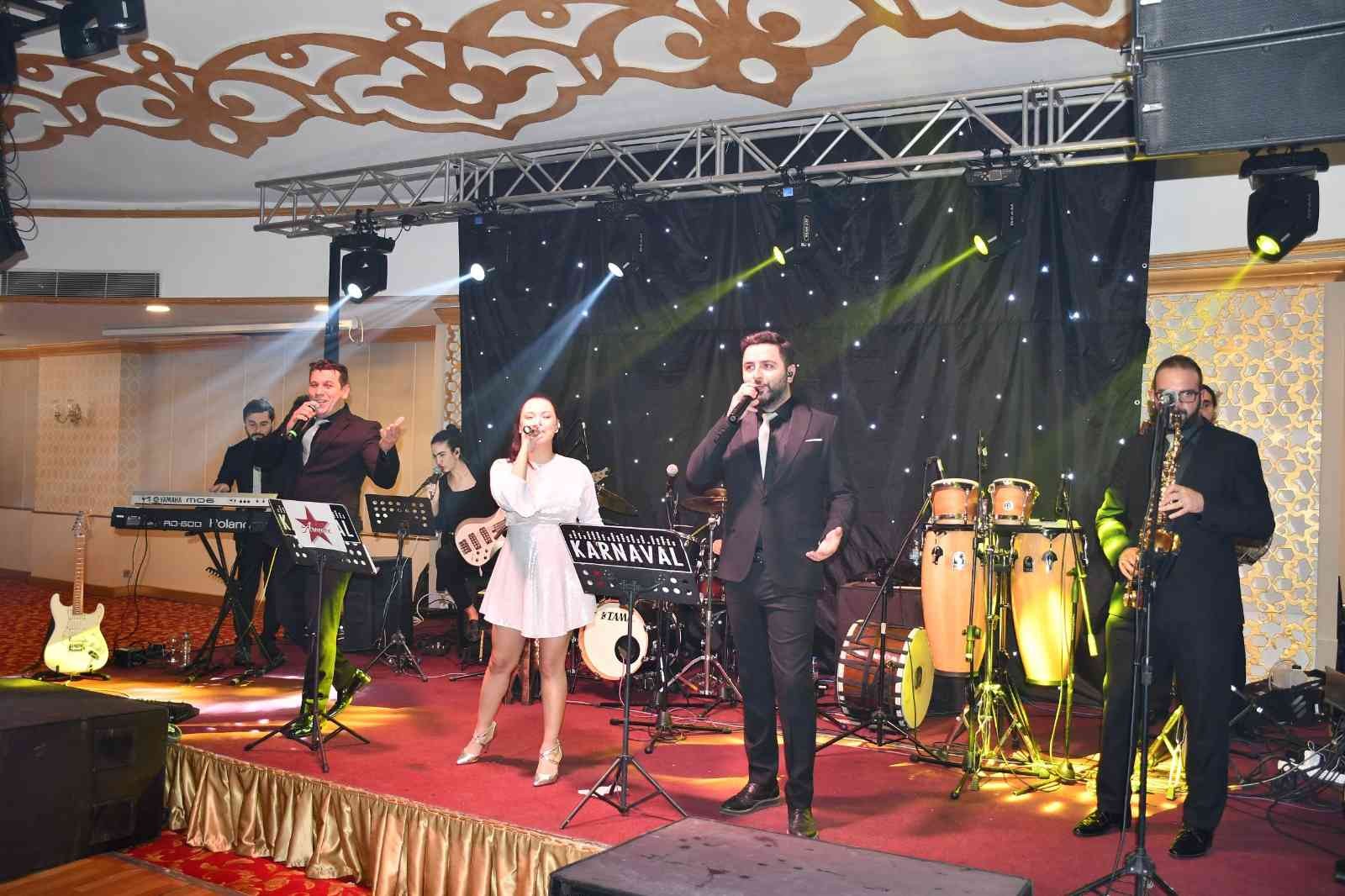 Gaziantepliler Yeni Yılda Grup Armoni İle Çoştu