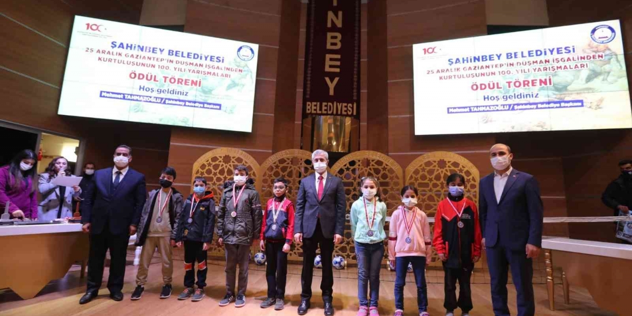 100. Yıl Yarışmalarında Dereceye Girenler Ödüllendirildi