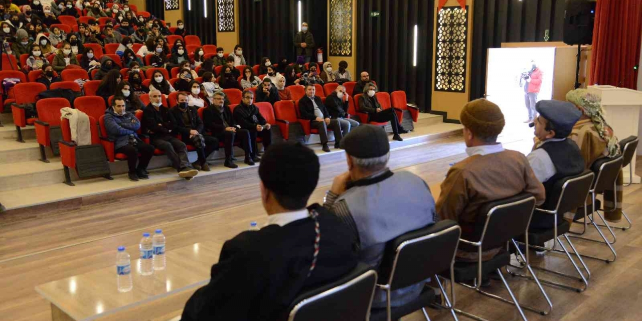 Sözün Üstadı ’dengbejler’ Gençlerle Buluştu