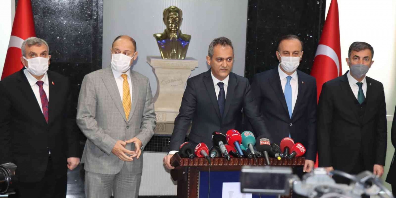 Milli Eğitim Bakanı Özer: “okullarda Alarma Geçilecek Bir Durum Yok”