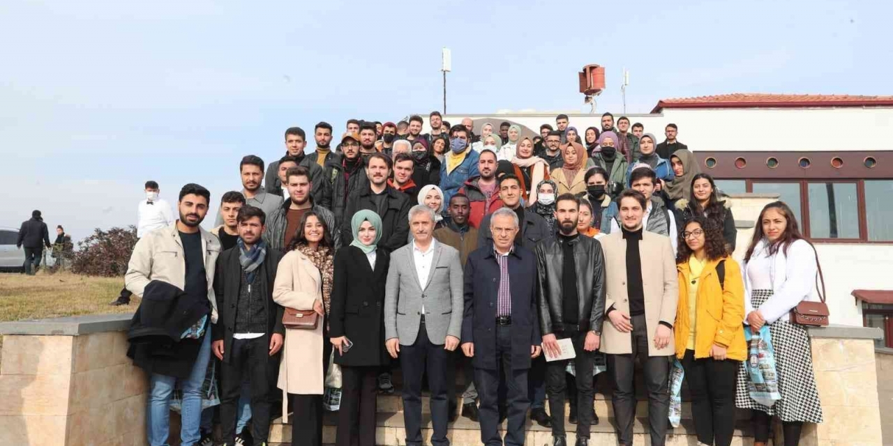Tahmazoğlu, Üniversite Öğrencileri İle Bir Araya Geldi