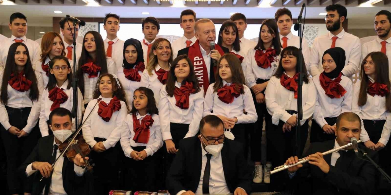 Şahinbey Koro Ekibi, Cumhurbaşkanı İle Şarkı Söylemenin Heyecanını Yaşadı