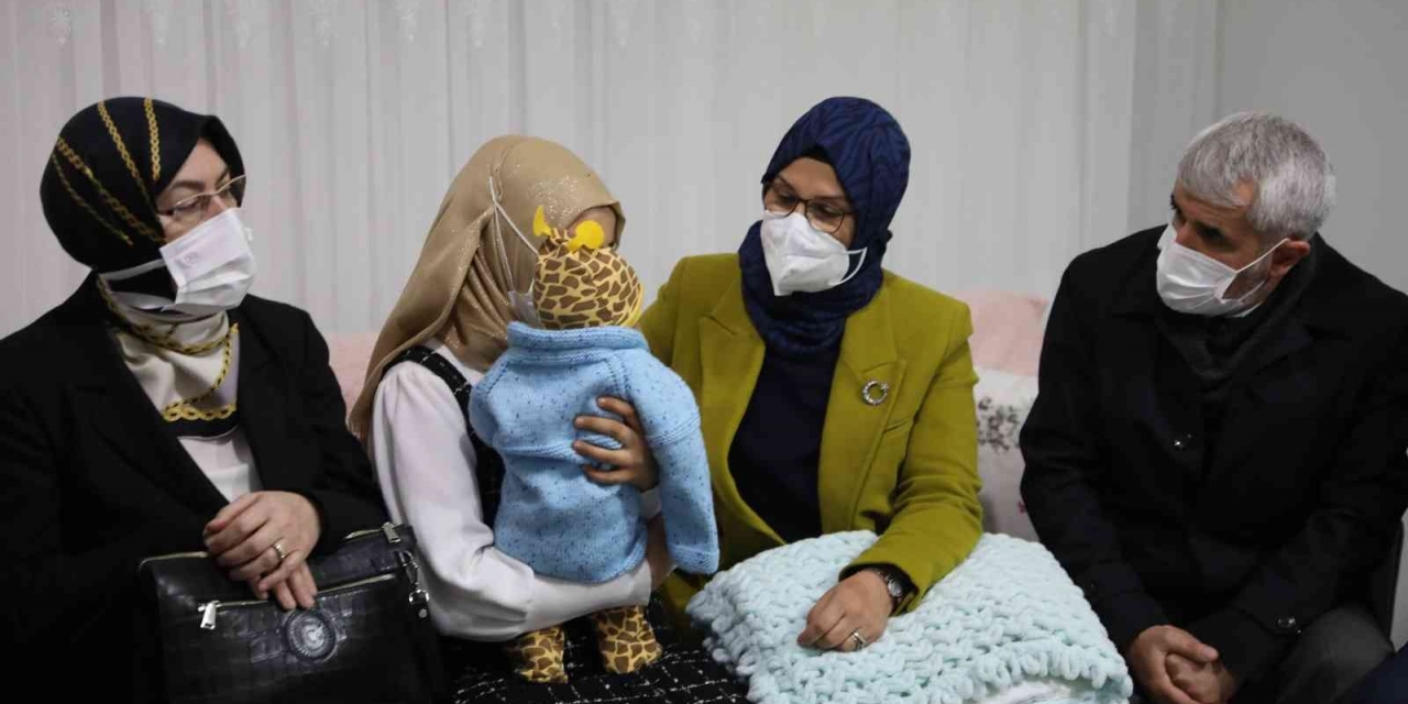 Çocuk Hakları Alt Komisyonu Üyelerinden Cihan Bebeğe Ziyaret