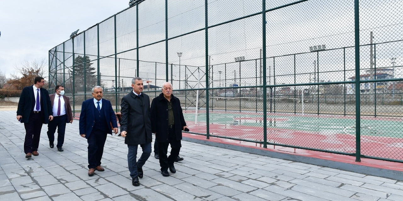 Başkan Çınar, İnönü Mahallesi Spor Kompleksini İnceledi