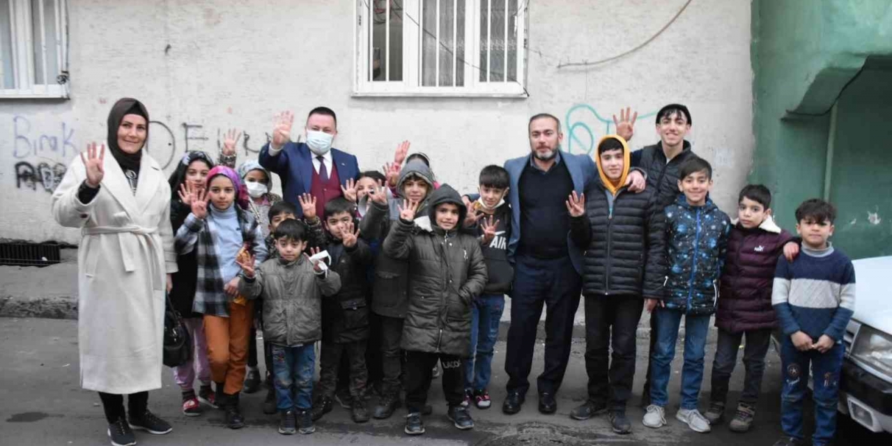 Ak Partili Beyoğlu Ve Aydın, Bağlar Sokaklarında Halkla Buluştu