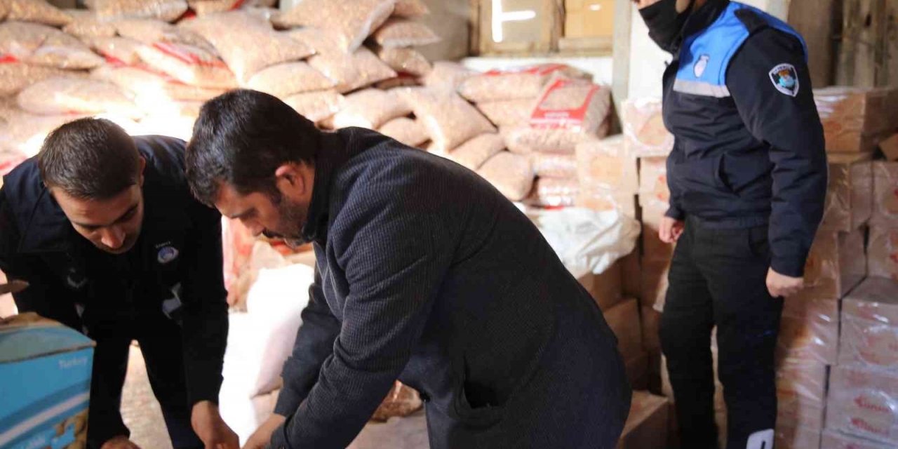 Son Tüketim Tarihi Geçmiş Yüzlerce Kilo Kuruyemiş Ele Geçirildi