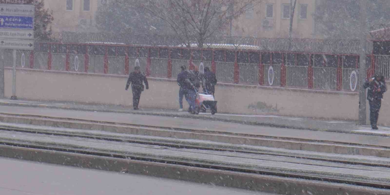 Gaziantep’te Yılın İlk Kar Yağışı Başladı