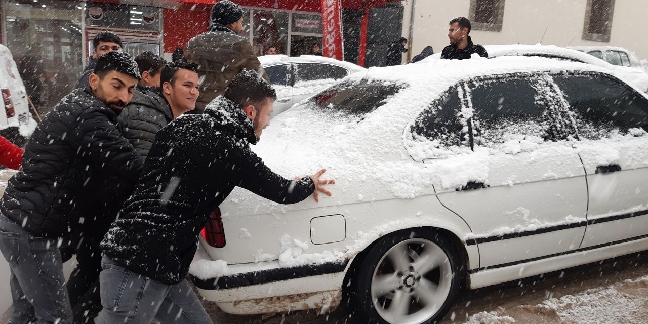 Kar Yağdı Yollar Buz Pistine Döndü