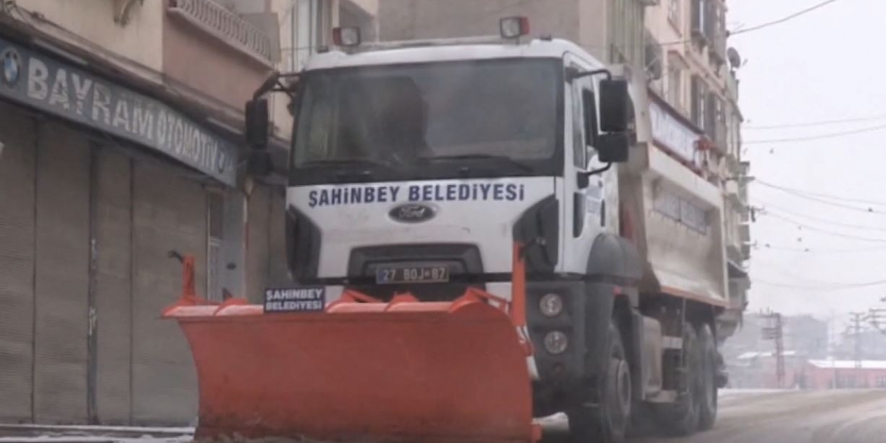 Şahinbey’de Kardan Kapanan Yollara Anında Müdahale