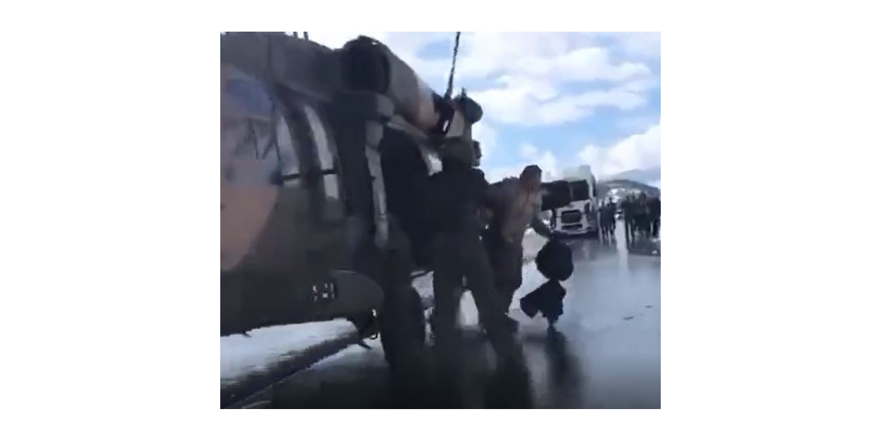 Otoyolda Mahsur Kalanlara Askeri Helikopterle Kumanya Ulaştırıldı