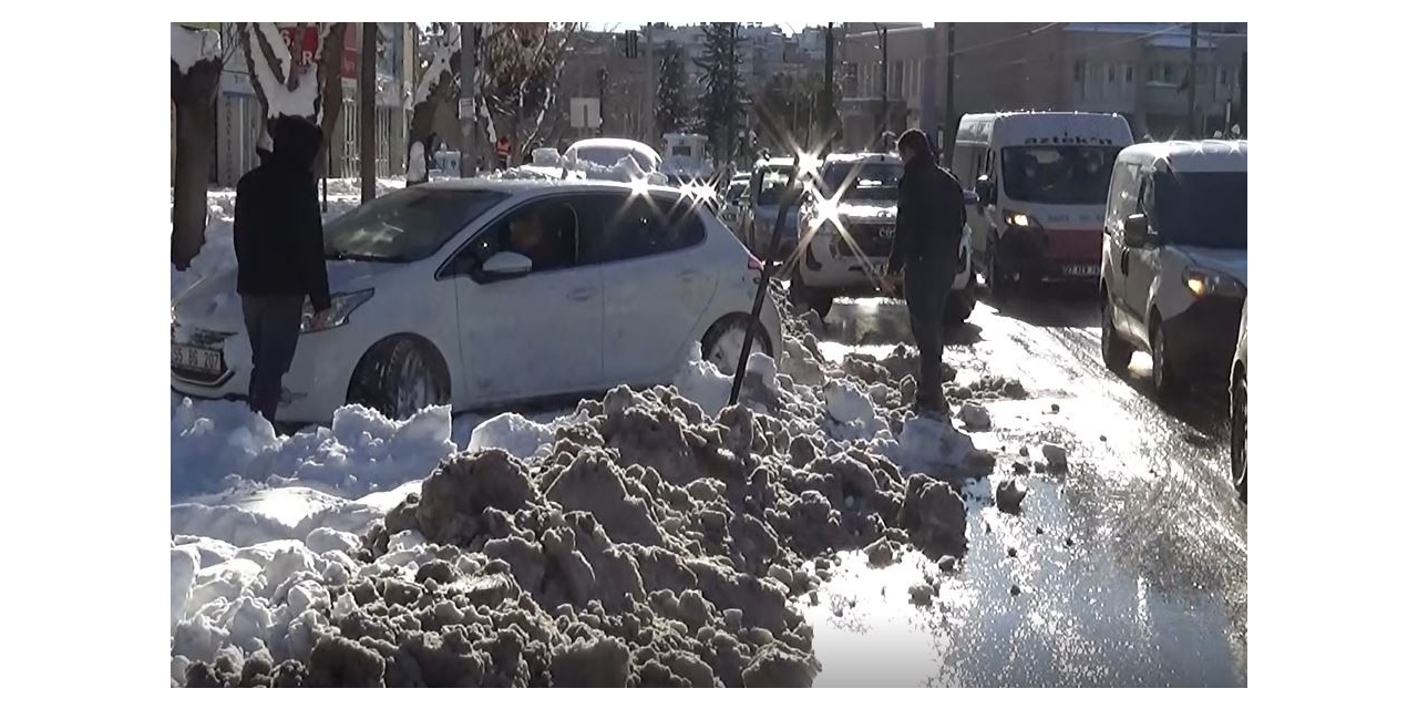 Gaziantep’te Yoğun Kar Yağışı Sonrası Hayat Normale Dönüyor