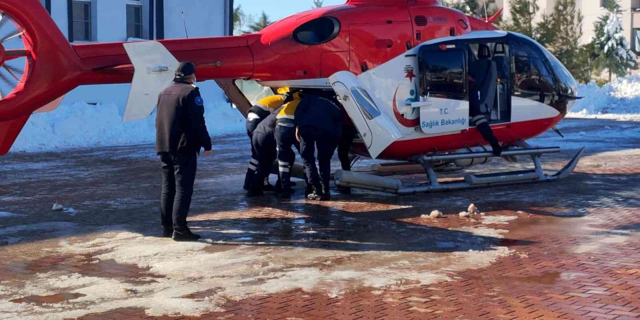 Ambulans Helikopter Doğum Sancısı Tutan Kadın İçin Havalandı