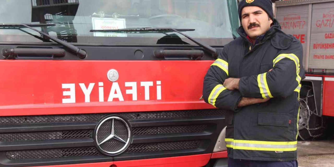İtfaiye Eri Hasta Kadını Sırtında Taşıdı