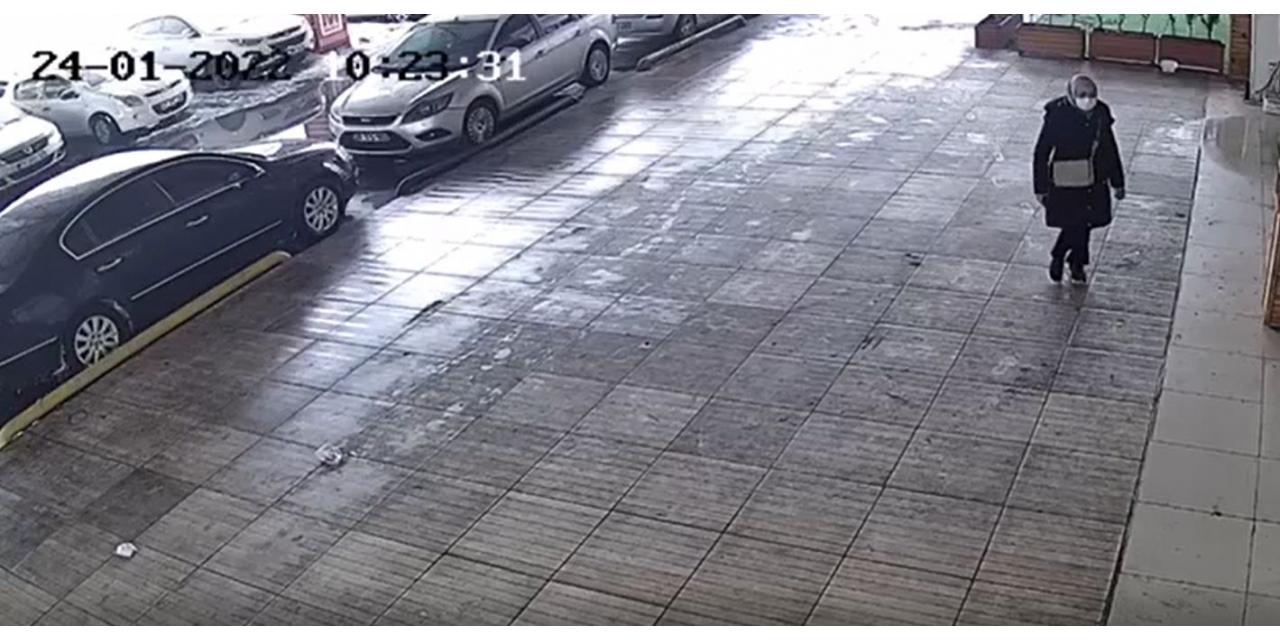Çöken Çatının Altında Kalmaktan Saniyelerle Kurtuldu