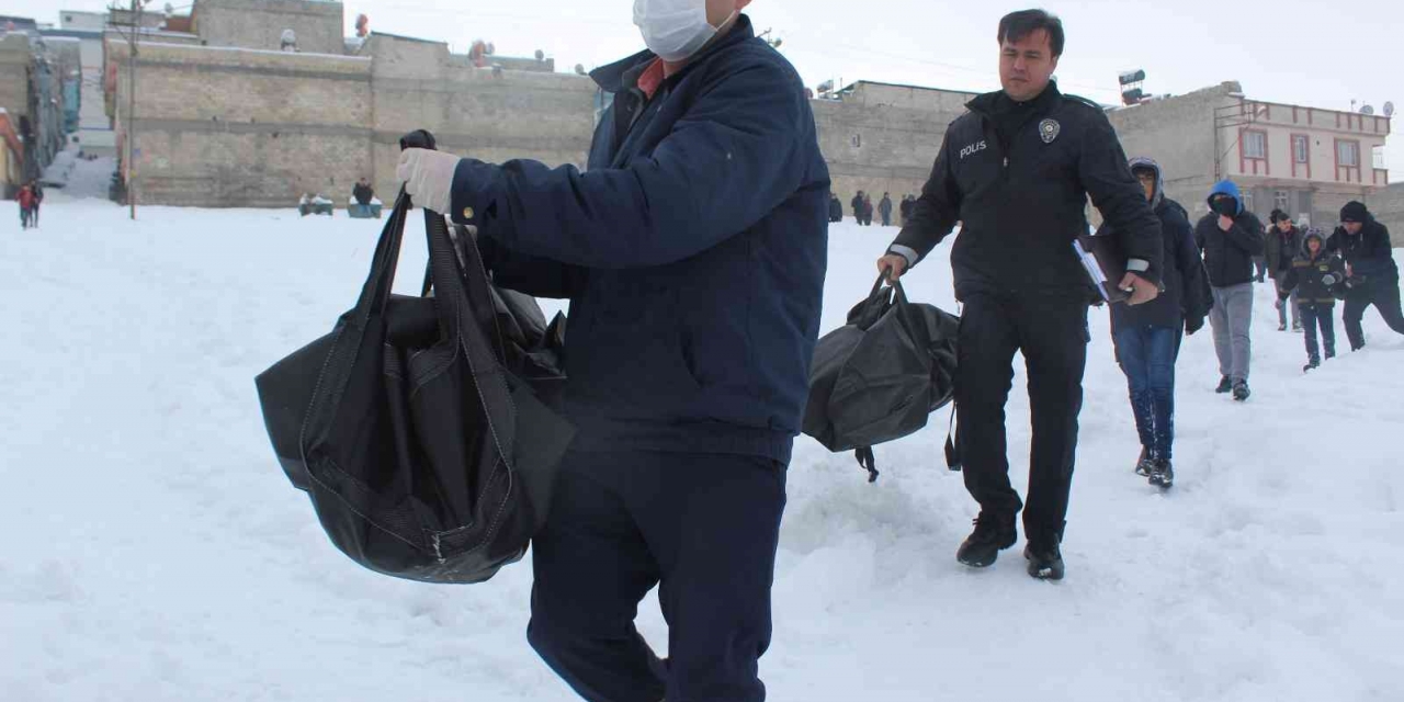 Yangında Dumandan Etkilenen 2 Kardeş Öldü