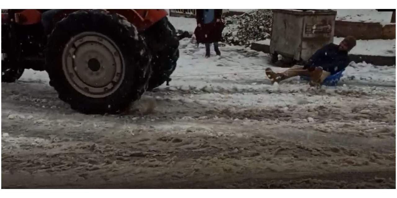 Kar Üstünde Leğenle Snowboard Yaptı