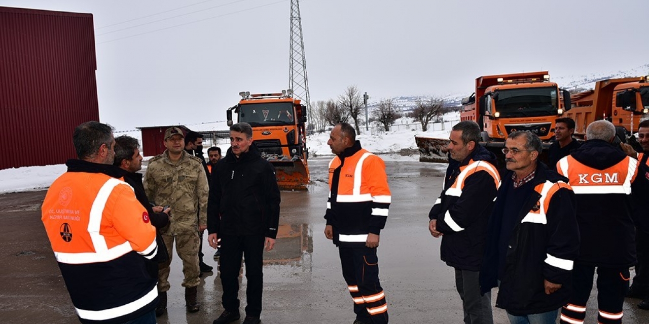 Vali Baruş, Karlı Yolları Açma Çalışmalarını Denetledi
