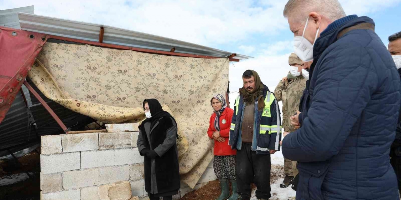 Büyükşehirden, Kar Yağışında Mağdur Olan Çiftçilere Destek