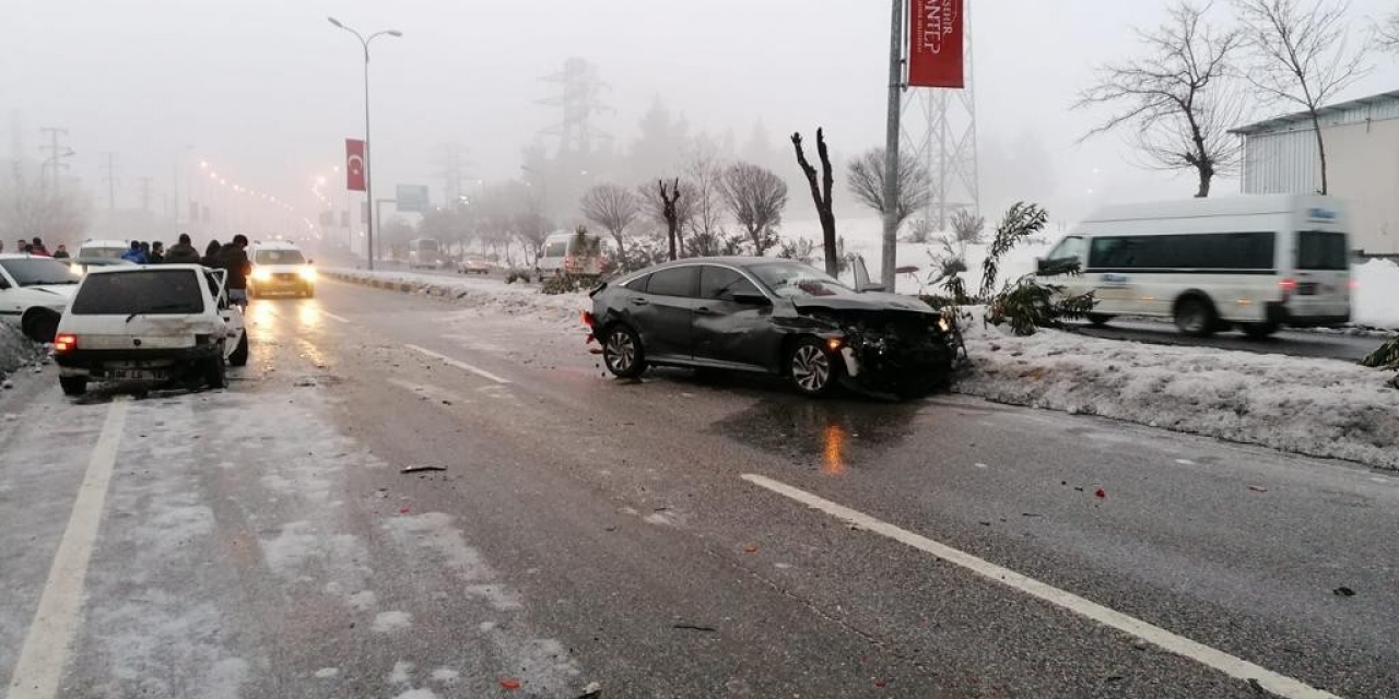 Gaziantep’te Zincirleme Kazalar Trafiği Felç Etti