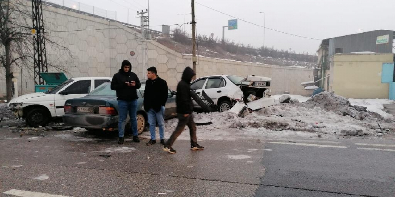 Gaziantep’te Zincirleme Trafik Kazası Anı Kamerada