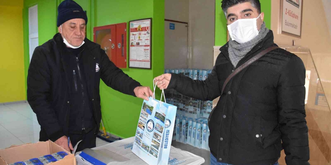 Şahinbey’den İlçeye Yeni Atanan Öğretmenlere Hediye