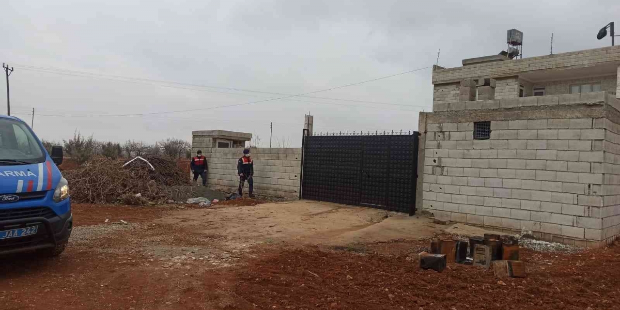 Jandarma, Bağ Evinden Hırsızlık Yapan Şahısları Suçüstü Yakaladı