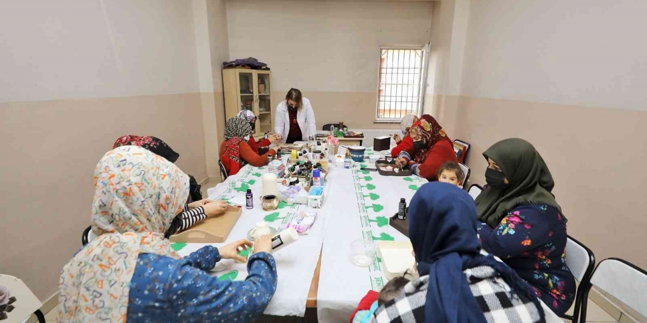 Dekoratif Ahşap Boyama Kursu Yoğun İlgi Görüyor