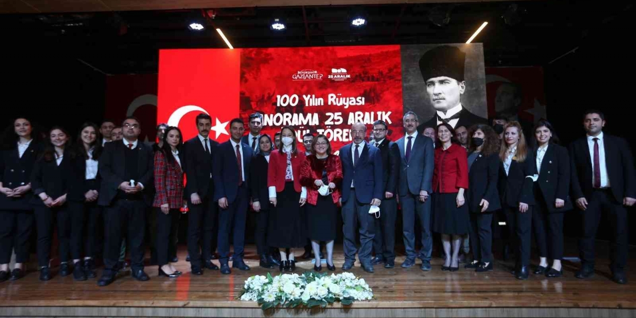 Şahin, Gazi Şehrin Kahramanlarını Geleceğe Taşıyanları Ödüllendirdi