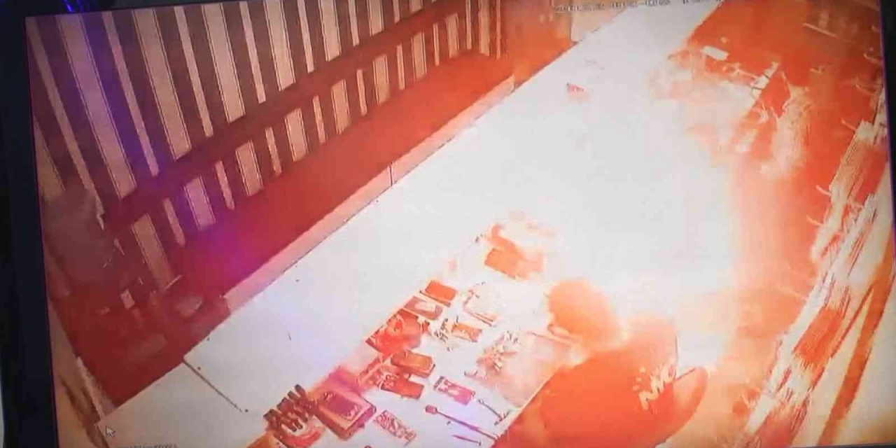 Cep Telefonunun Bataryası Bomba Gibi Patladı