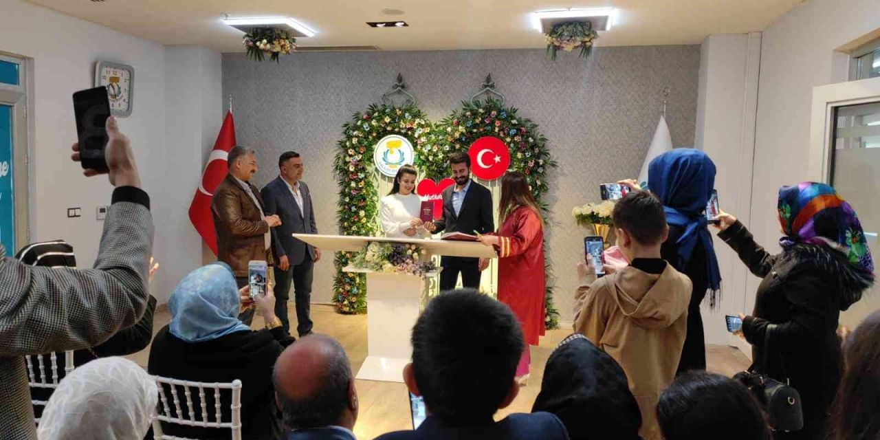 Evlendirme Dairelerinde 14 Şubat Yoğunluğu